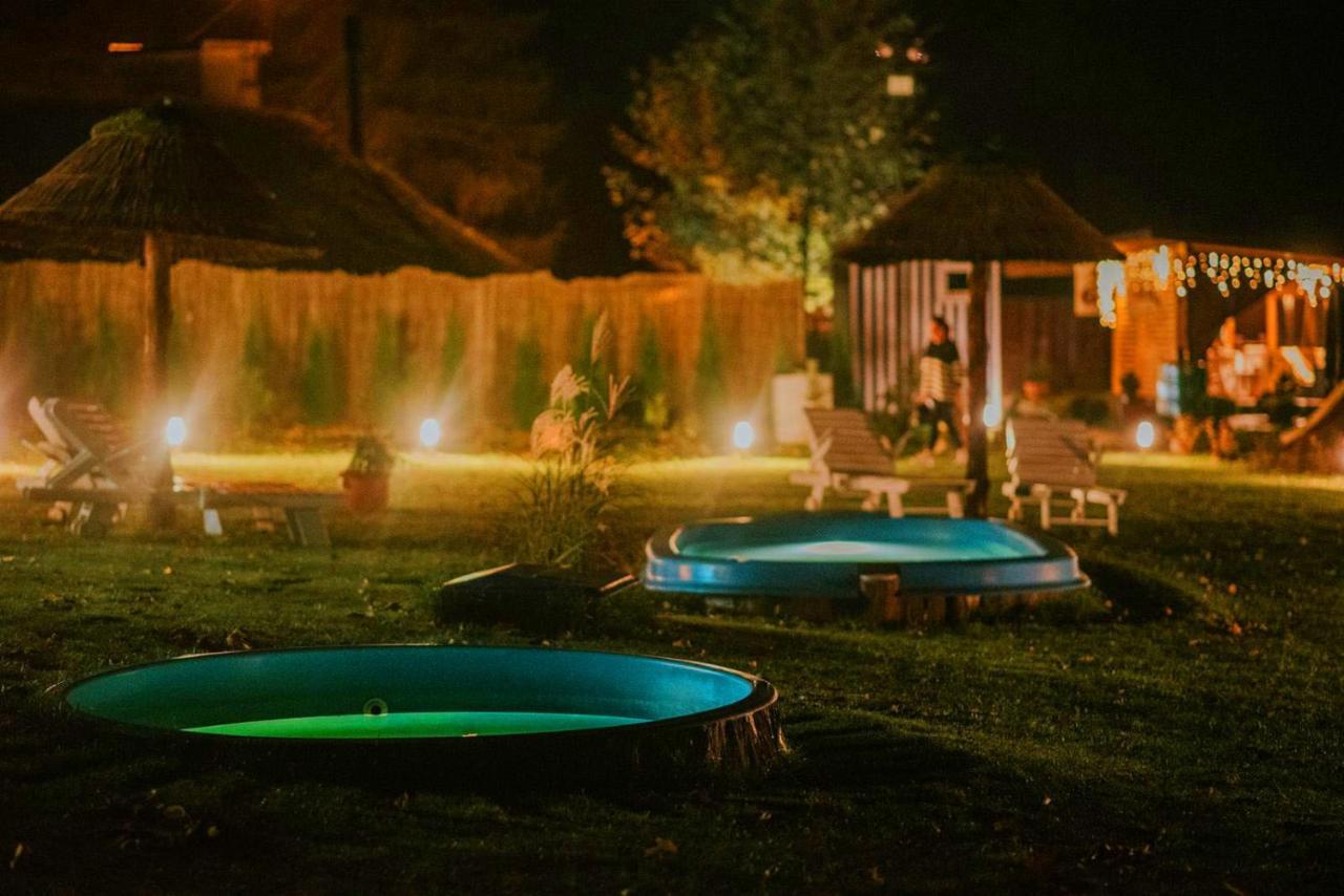 Aloha Glamp - Okragle Domki Przy Rzece - Balia I Sauna - Energylandia Zagornik Екстер'єр фото