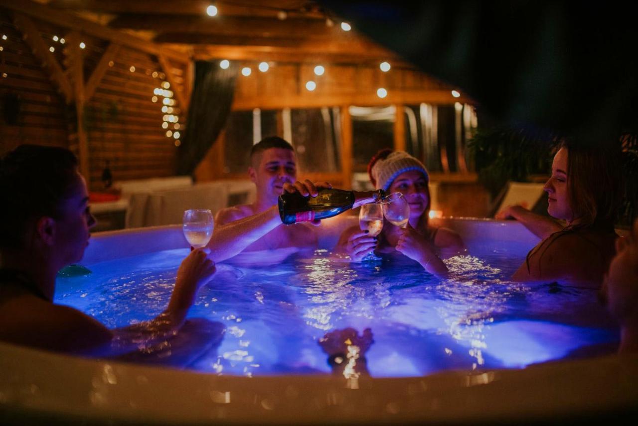 Aloha Glamp - Okragle Domki Przy Rzece - Balia I Sauna - Energylandia Zagornik Екстер'єр фото