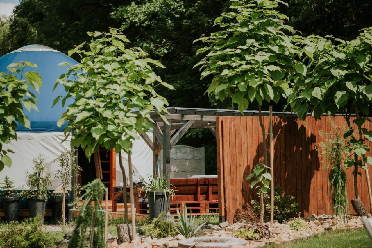 Aloha Glamp - Okragle Domki Przy Rzece - Balia I Sauna - Energylandia Zagornik Екстер'єр фото