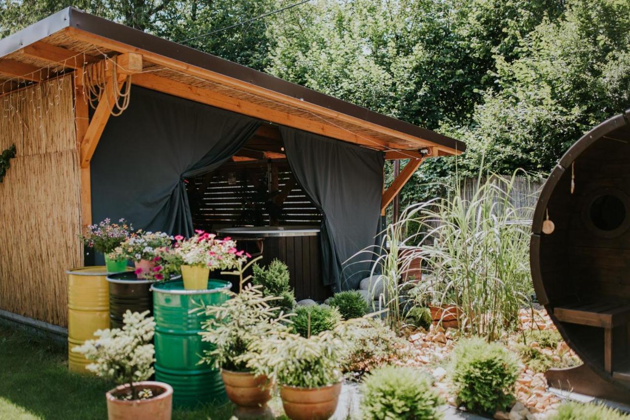 Aloha Glamp - Okragle Domki Przy Rzece - Balia I Sauna - Energylandia Zagornik Екстер'єр фото