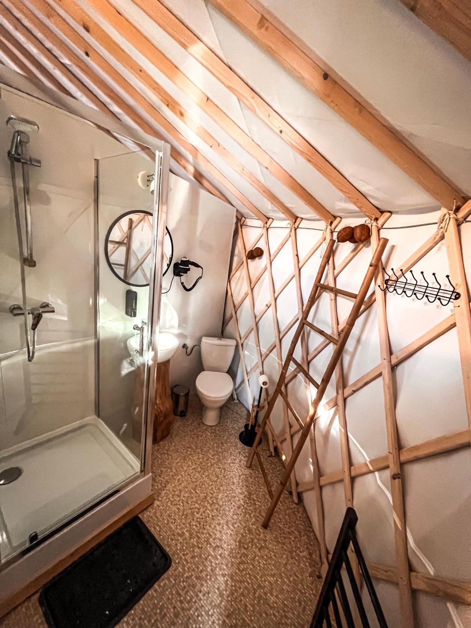 Aloha Glamp - Okragle Domki Przy Rzece - Balia I Sauna - Energylandia Zagornik Екстер'єр фото