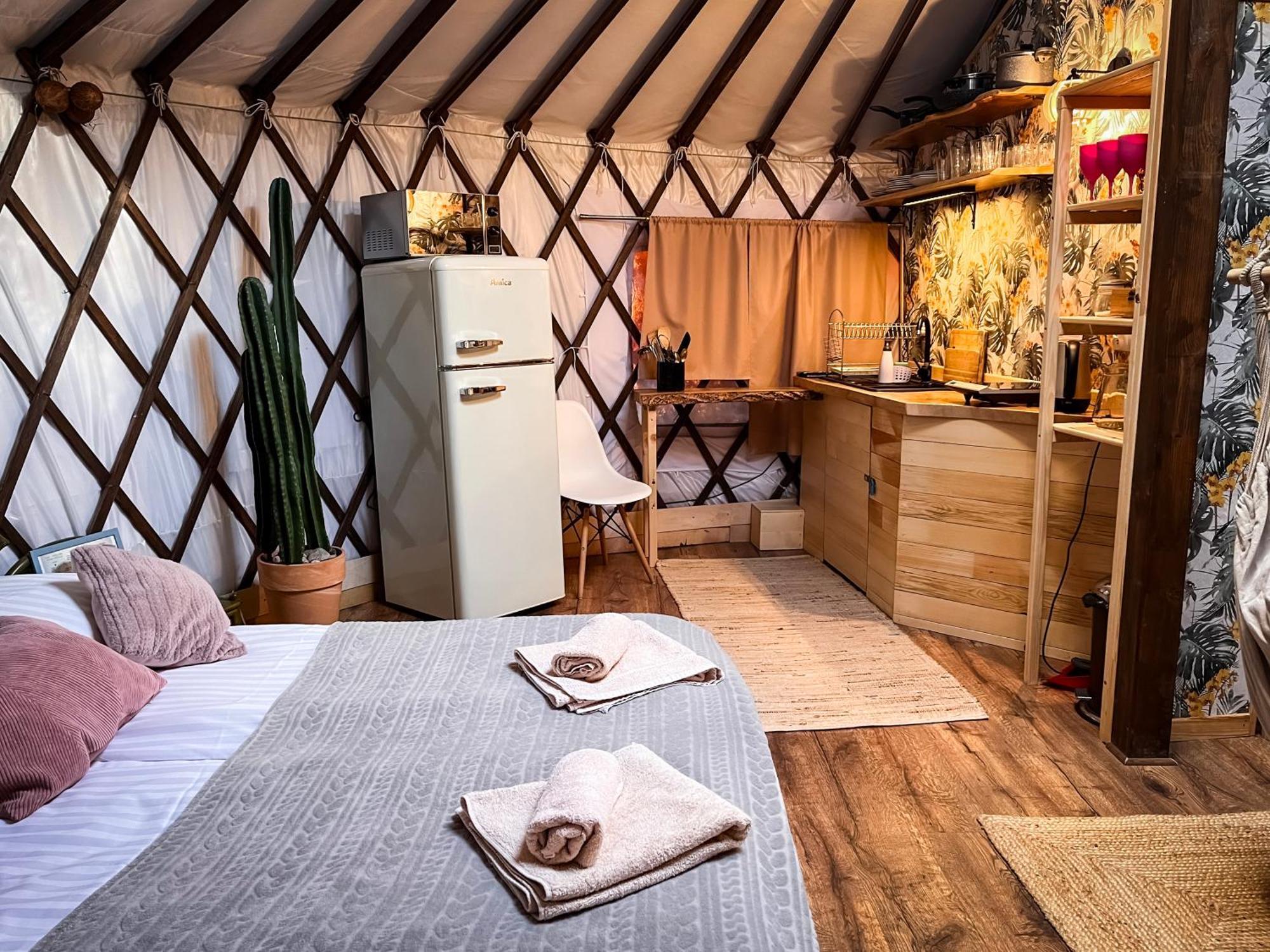 Aloha Glamp - Okragle Domki Przy Rzece - Balia I Sauna - Energylandia Zagornik Екстер'єр фото
